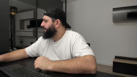 Snapshot of dravenpeak chatting on December 2025 07:29:02 PM DravenPeak online show from December 2025 07:29:02 PM