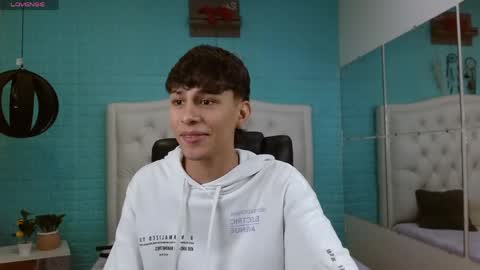 Snapshot of draxblade chatting on April 2026 07:58:01 PM DraxBlade online show from April 2026 07:58:01 PM