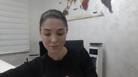 dream_petal_ online show from February 2026 12:00:01 PM