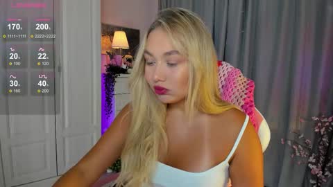Snapshot of dreamaise chatting on September 2025 03:27:02 PM  Mary   pvt open    use pink and blue app lovense online show from September 2025 03:27:02 PM
