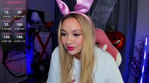 Snapshot of dreamaise chatting on October 2025 01:56:01 PM  Mary   pvt open    use pink and blue app lovense online show from October 2025 01:56:01 PM