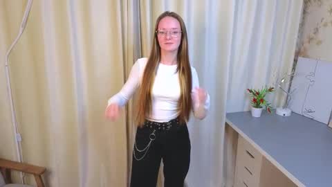 Hello im Leya online show from November 2025 05:12:01 PM