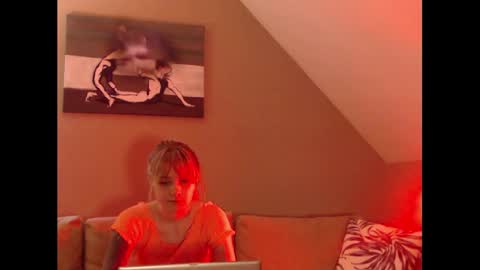 A girl online show from December 2024 08:06:02 AM