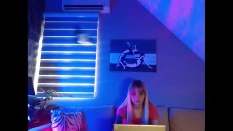 A girl online show from January 2025 07:53:02 AM