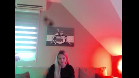 A girl online show from December 2025 08:23:01 AM