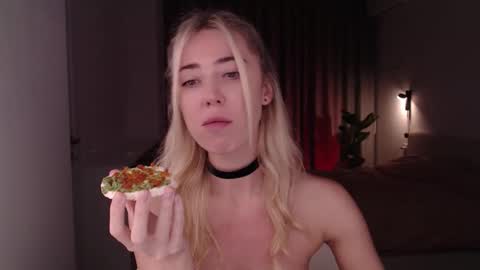 Snapshot of dreamcutiel123 chatting on December 2024 08:11:02 AM Liza online show from December 2024 08:11:02 AM