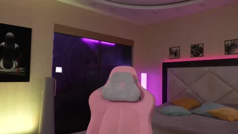 Sarah online show from September 2025 09:31:02 PM