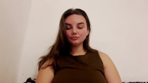 Snapshot of dreamyblushfairy chatting on December 2024 12:25:02 PM Mila online show from December 2024 12:25:02 PM