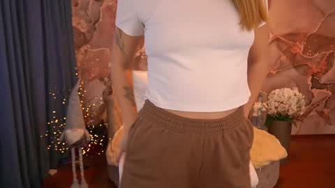 Lina online show from December 2024 08:06:02 AM