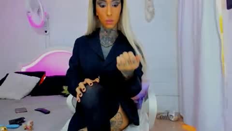 drippyorlove online show from November 2025 01:43:03 PM