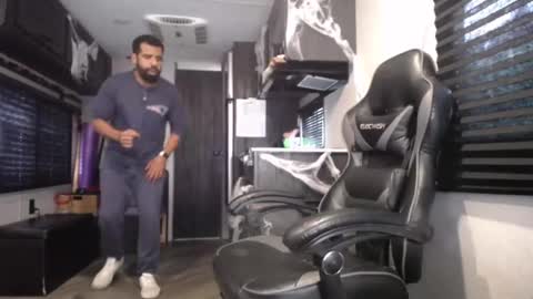 Snapshot of drizzys_room chatting on October 2025 08:09:02 PM DirtyDrizzy online show from October 2025 08:09:02 PM