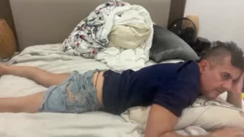 Dude online show from April 2026 04:35:01 AM