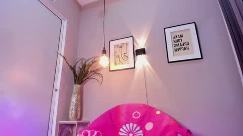 dulce__fiore07 online show from September 2025 12:38:02 PM