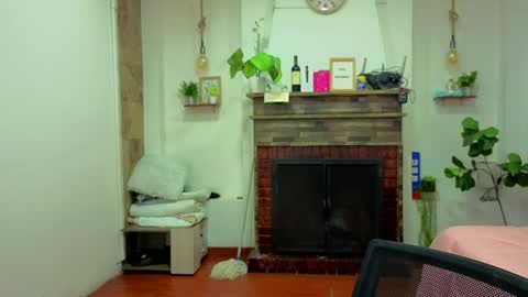 Snapshot of dulce_celeste15 chatting on April 2026 02:35:01 PM C E L E S T E online show from April 2026 02:35:01 PM