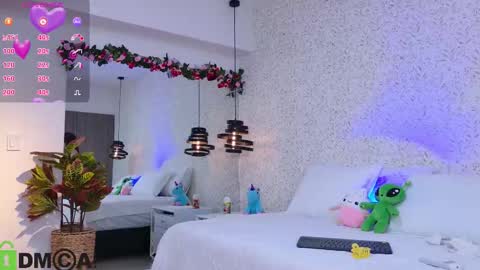 dulce_isabel_ online show from March 2026 03:23:01 AM