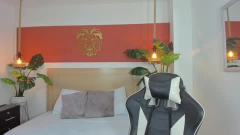 V I C T O R I A online show from February 2025 04:10:02 PM