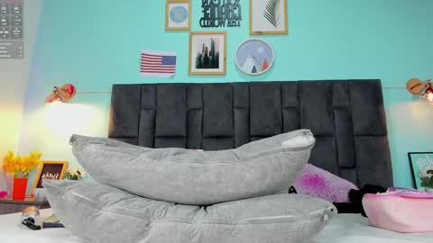 DULCE AURORA online show from January 2025 09:02:02 AM