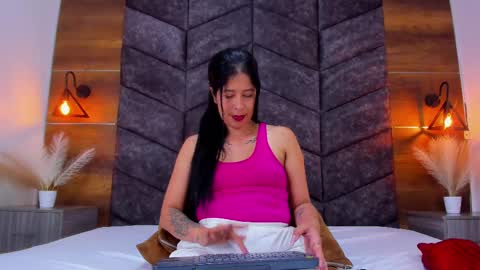 DULCE AURORA online show from March 2025 10:54:01 PM