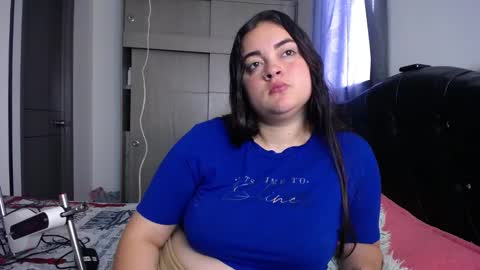 Nicole   online show from December 2025 08:25:01 PM