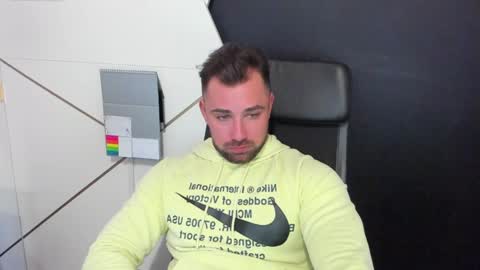 Snapshot of duncanstones chatting on February 2025 08:00:02 AM DuncanStone online show from February 2025 08:00:02 AM