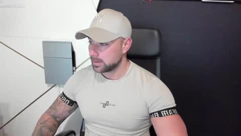 Snapshot of duncanstones chatting on February 2025 05:05:01 AM DuncanStone online show from February 2025 05:05:01 AM