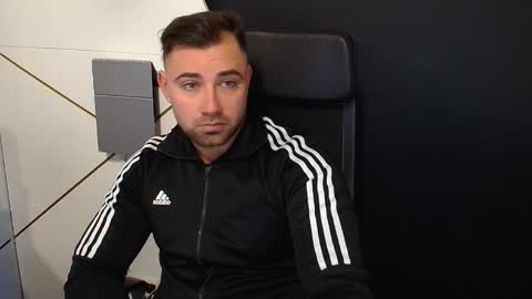 Snapshot of duncanstones chatting on October 2025 05:19:02 AM DuncanStone online show from October 2025 05:19:02 AM