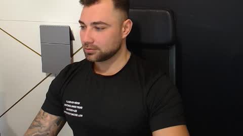 Snapshot of duncanstones chatting on October 2025 06:16:02 AM DuncanStone online show from October 2025 06:16:02 AM