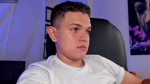 Snapshot of dunkan_kravitz chatting on April 2026 01:01:01 AM Dunkan Kravitz online show from April 2026 01:01:01 AM