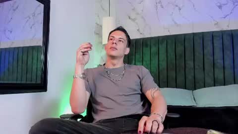 Dustin Sonne online show from July 2026 03:33:01 AM