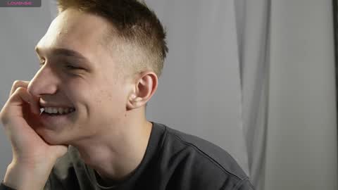 Snapshot of dustyn_fox chatting on December 2024 02:27:01 PM Dustyn online show from December 2024 02:27:01 PM