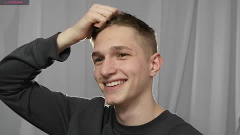 Snapshot of dustyn_fox chatting on December 2024 08:32:01 PM Dustyn online show from December 2024 08:32:01 PM