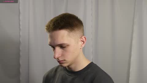 Snapshot of dustyn_fox chatting on December 2024 02:22:02 PM Dustyn online show from December 2024 02:22:02 PM