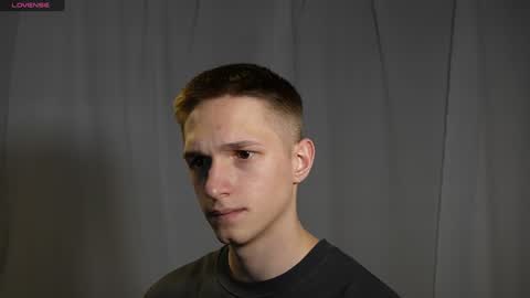 Snapshot of dustyn_fox chatting on December 2024 08:28:02 PM Dustyn online show from December 2024 08:28:02 PM