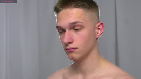 Snapshot of dustyn_fox chatting on January 2025 05:29:02 PM Dustyn online show from January 2025 05:29:02 PM