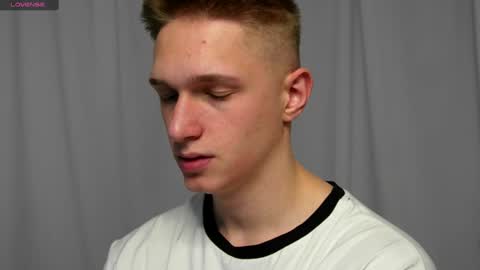 Snapshot of dustyn_fox chatting on January 2025 05:33:01 PM Dustyn online show from January 2025 05:33:01 PM