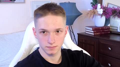 Snapshot of dustyn_fox chatting on January 2025 12:04:02 PM Dustyn online show from January 2025 12:04:02 PM