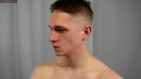 Snapshot of dustyn_fox chatting on January 2025 03:07:01 PM Dustyn online show from January 2025 03:07:01 PM