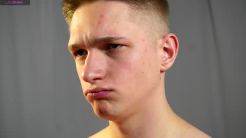 Snapshot of dustyn_fox chatting on January 2025 06:10:01 PM Dustyn online show from January 2025 06:10:01 PM