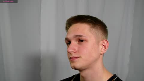 Snapshot of dustyn_fox chatting on January 2025 05:49:01 PM Dustyn online show from January 2025 05:49:01 PM