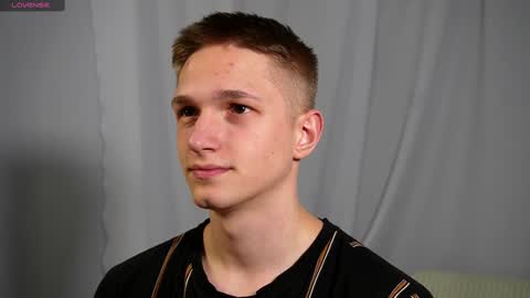 Snapshot of dustyn_fox chatting on January 2025 05:10:01 PM Dustyn online show from January 2025 05:10:01 PM