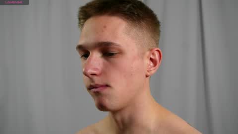 Snapshot of dustyn_fox chatting on January 2025 05:53:01 PM Dustyn online show from January 2025 05:53:01 PM