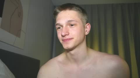 Snapshot of dustyn_fox chatting on January 2025 04:11:02 PM Dustyn online show from January 2025 04:11:02 PM