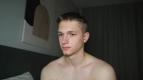 Snapshot of dustyn_fox chatting on January 2025 01:05:01 PM Dustyn online show from January 2025 01:05:01 PM