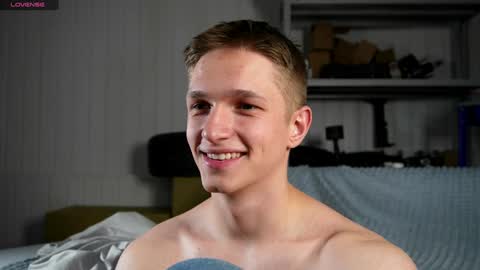 Snapshot of dustyn_fox chatting on February 2025 08:34:01 PM Dustyn online show from February 2025 08:34:01 PM