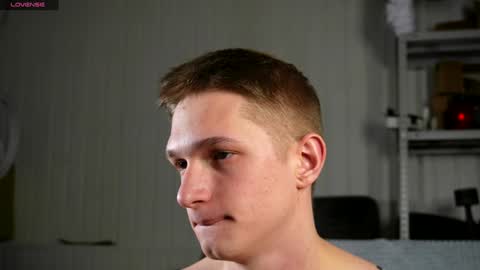 Snapshot of dustyn_fox chatting on February 2025 06:01:01 PM Dustyn online show from February 2025 06:01:01 PM