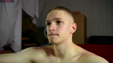 Snapshot of dustyn_fox chatting on February 2025 02:20:01 PM Dustyn online show from February 2025 02:20:01 PM