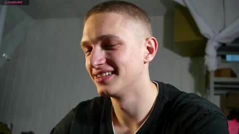 Snapshot of dustyn_fox chatting on February 2025 02:15:02 PM Dustyn online show from February 2025 02:15:02 PM