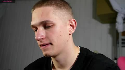 Snapshot of dustyn_fox chatting on February 2025 05:21:02 PM Dustyn online show from February 2025 05:21:02 PM