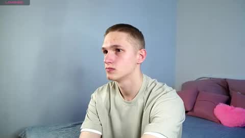 Snapshot of dustyn_fox chatting on February 2025 07:04:02 PM Dustyn online show from February 2025 07:04:02 PM