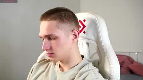 Snapshot of dustyn_fox chatting on February 2025 07:35:02 PM Dustyn online show from February 2025 07:35:02 PM